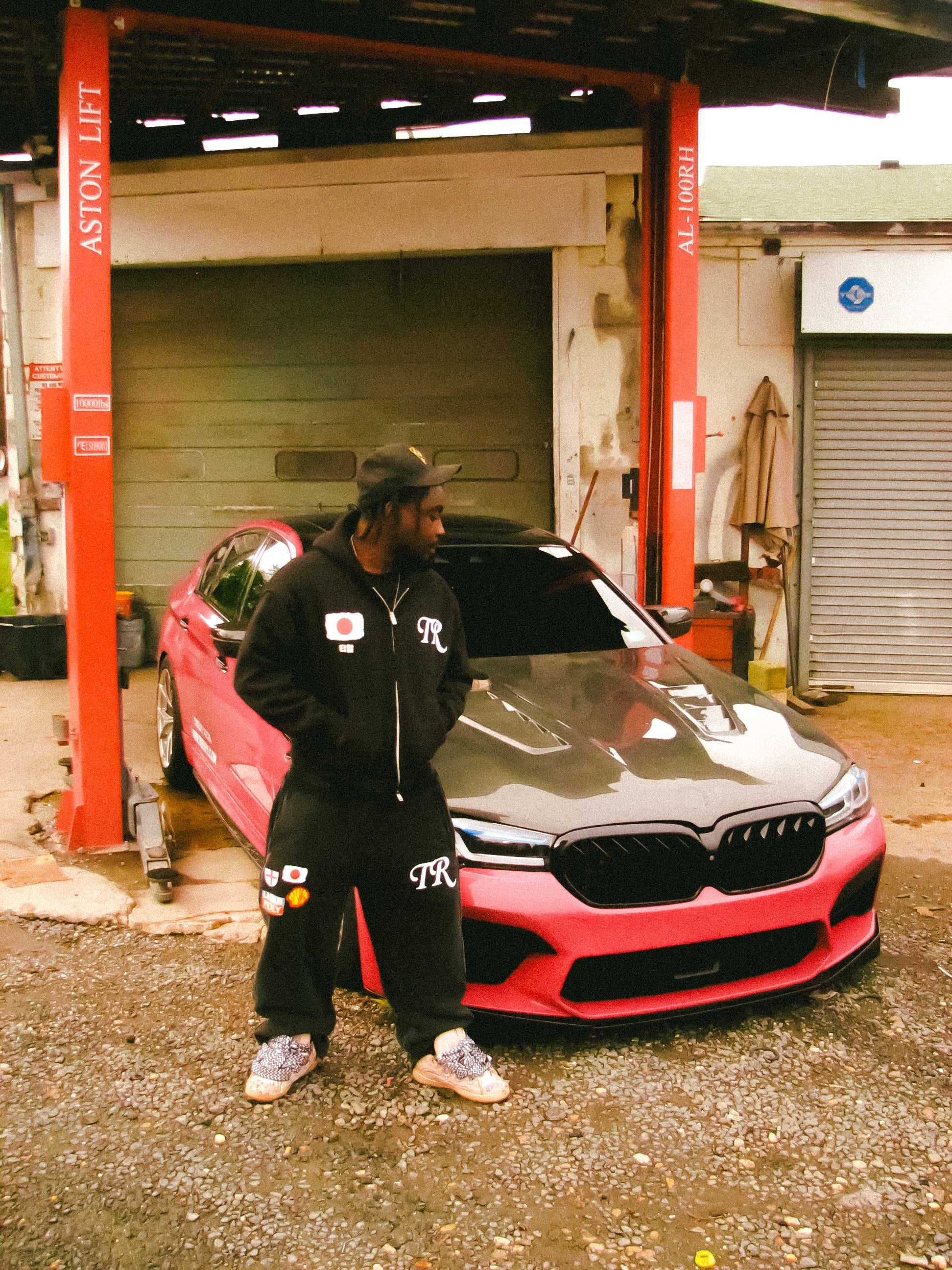 TR HOODIE